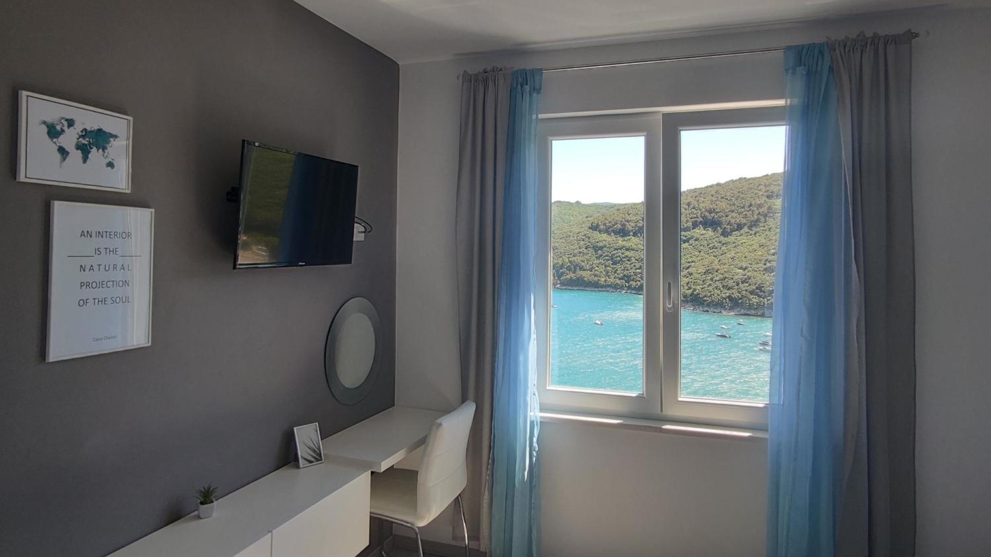 Apartment Noemi With A Direct Beach View Rabac Bilik gambar