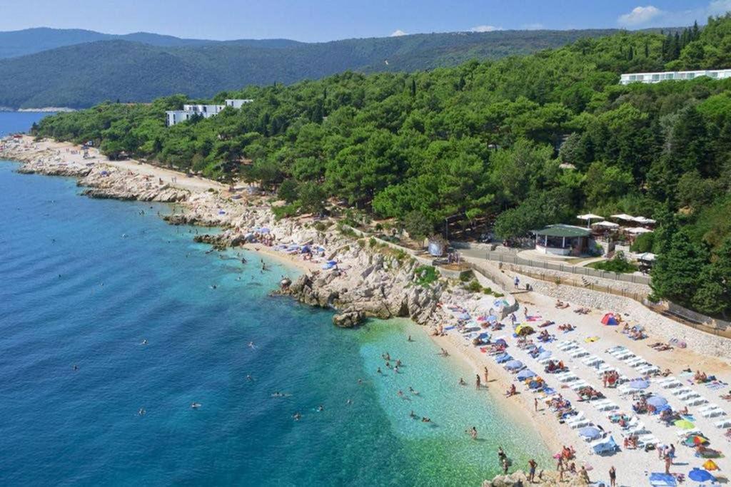 Apartment Noemi With A Direct Beach View Rabac Luaran gambar